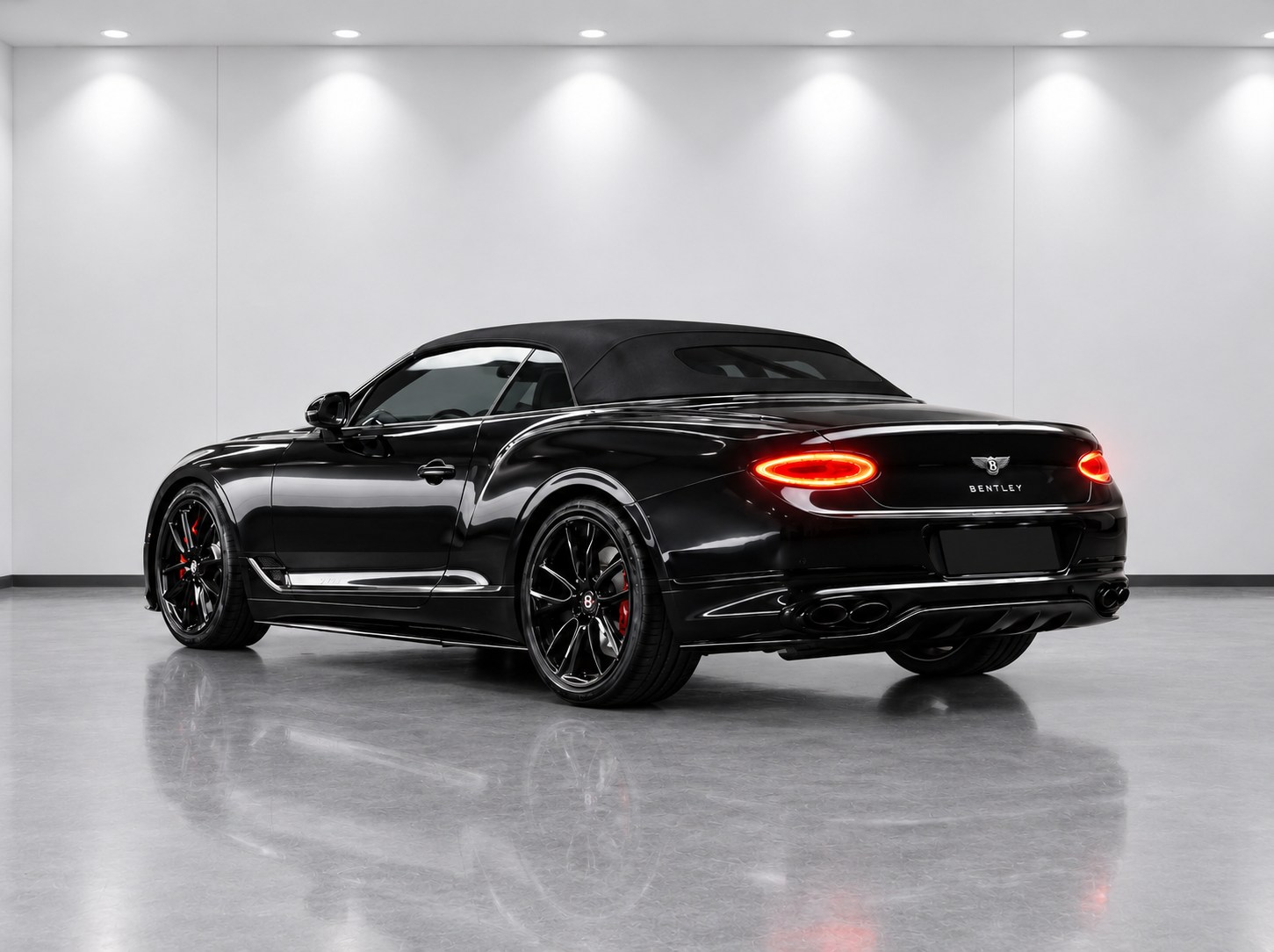 Bentley GTC V8 — exterior view 2