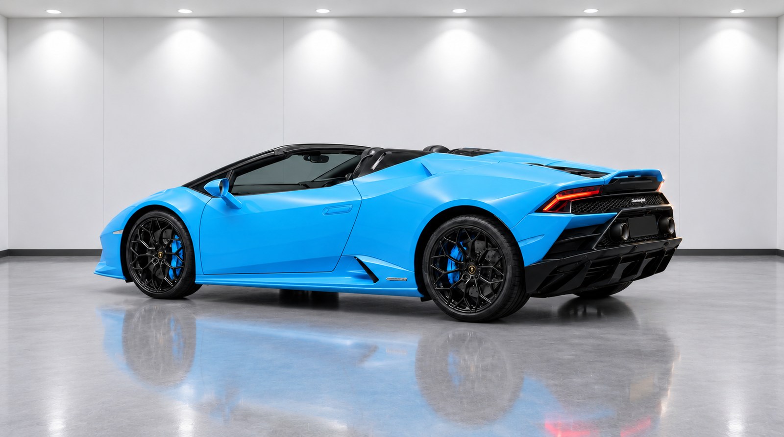 Lamborghini Huracan EVO Spyder — exterior view 2