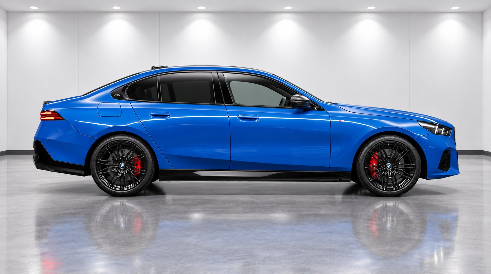 BMW M5 Saloon — exterior view 3