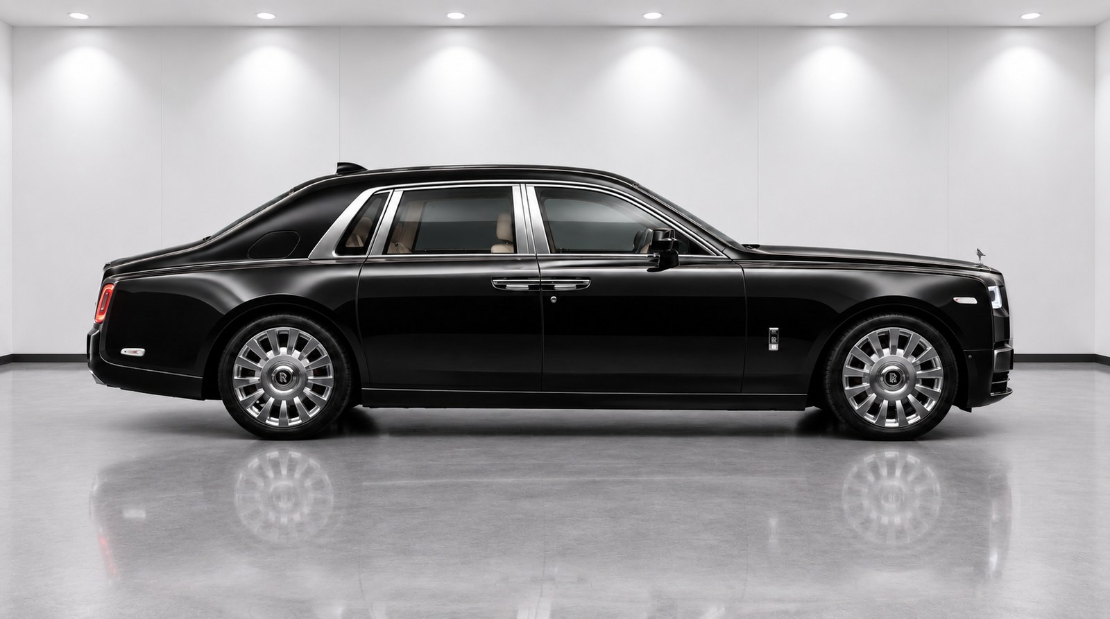 Rolls-Royce Phantom VIII — exterior view 2