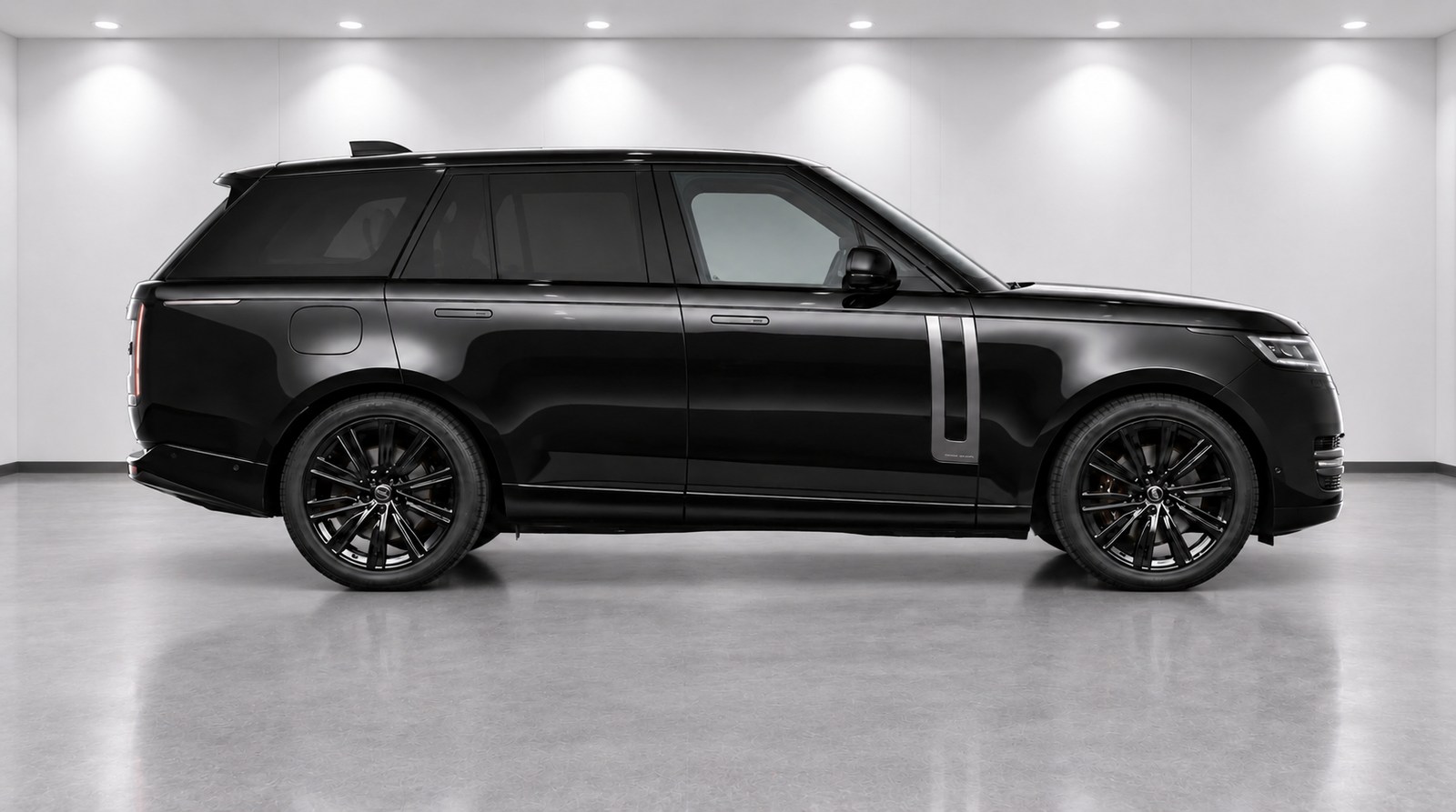 Range Rover Vogue LWB Autobiography — exterior view 2