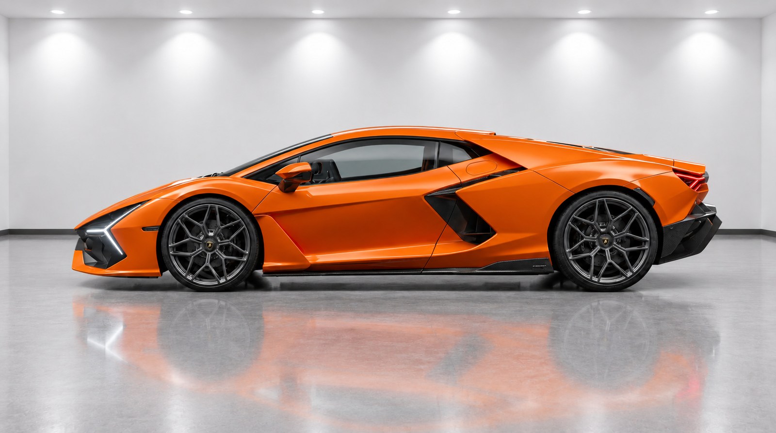 Lamborghini Revuelto — exterior view 2